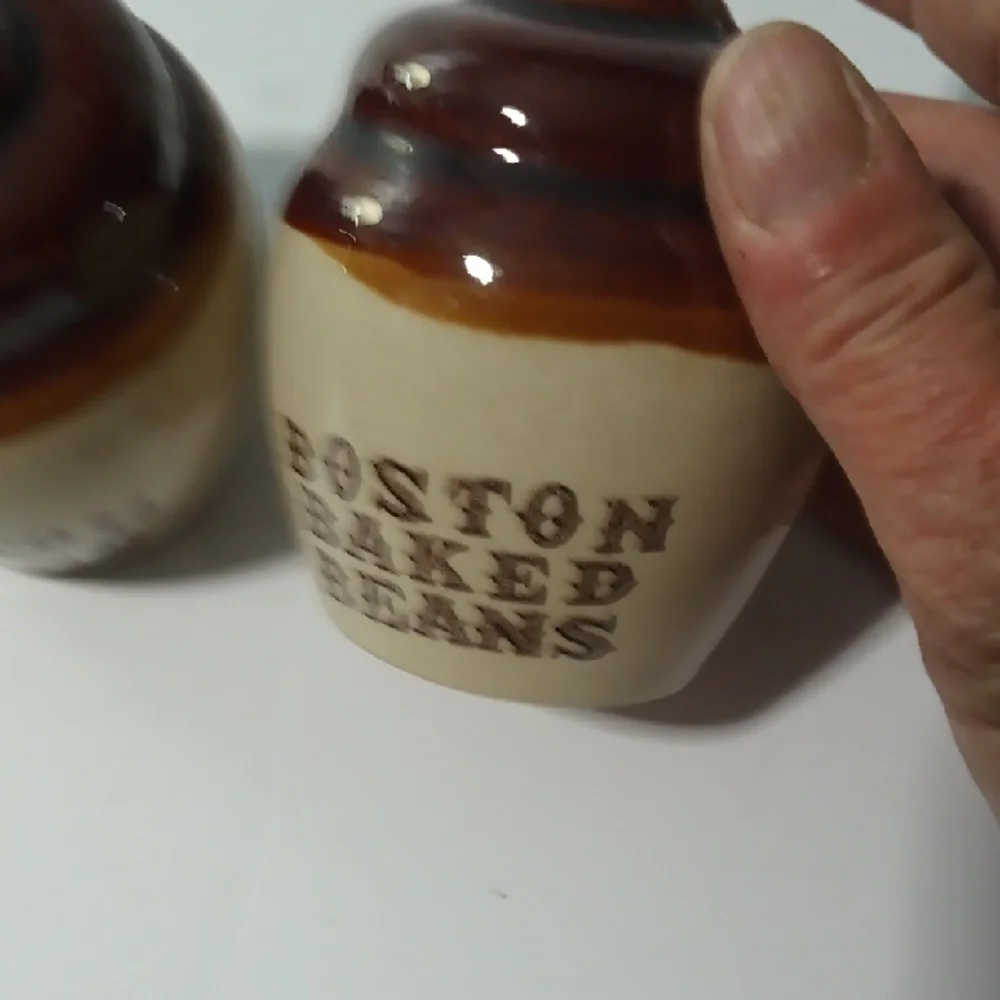 American Vintage Brown and Cream Boston Baked Beans Salt And Pepper Figurines